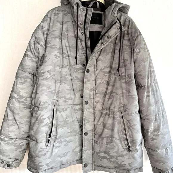 Men's Gray Reflective Camo Puffer Jacket - Sz M - Picture 5 of 9